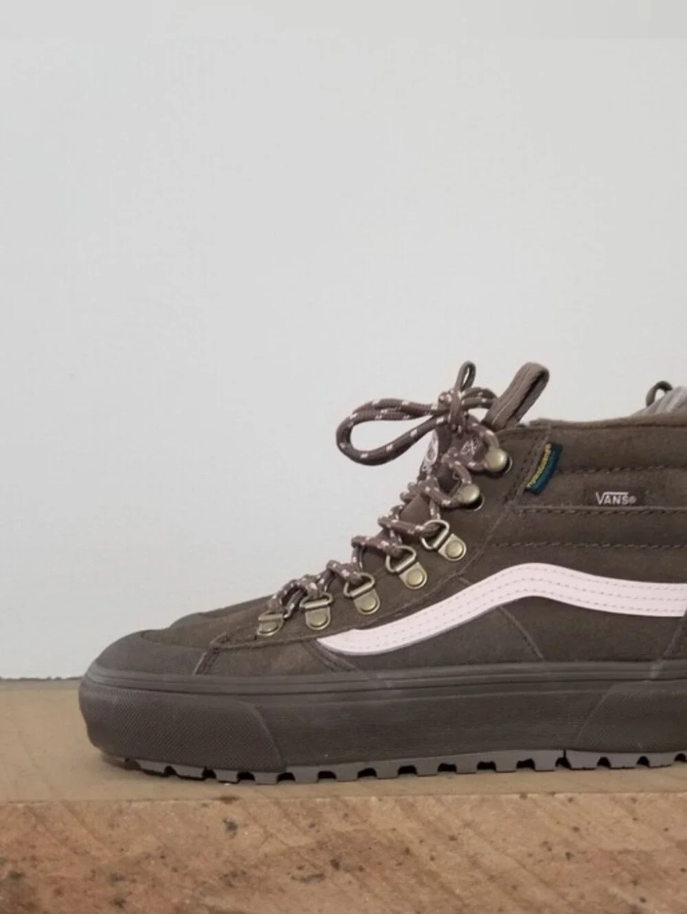 NEW! Vans High-Top Boot with Pink Side Stripe Sz 8.5 NWT